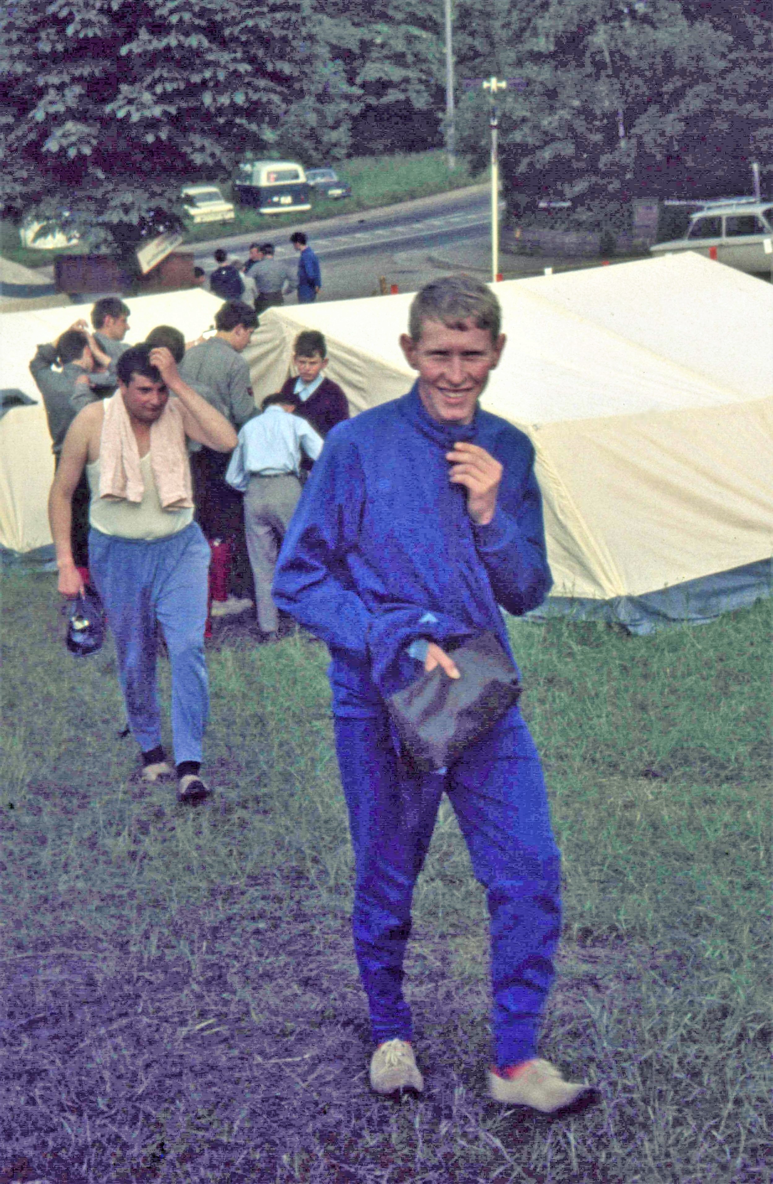Unser Techniker Hans Klement, dahinter Wolfgang Maier