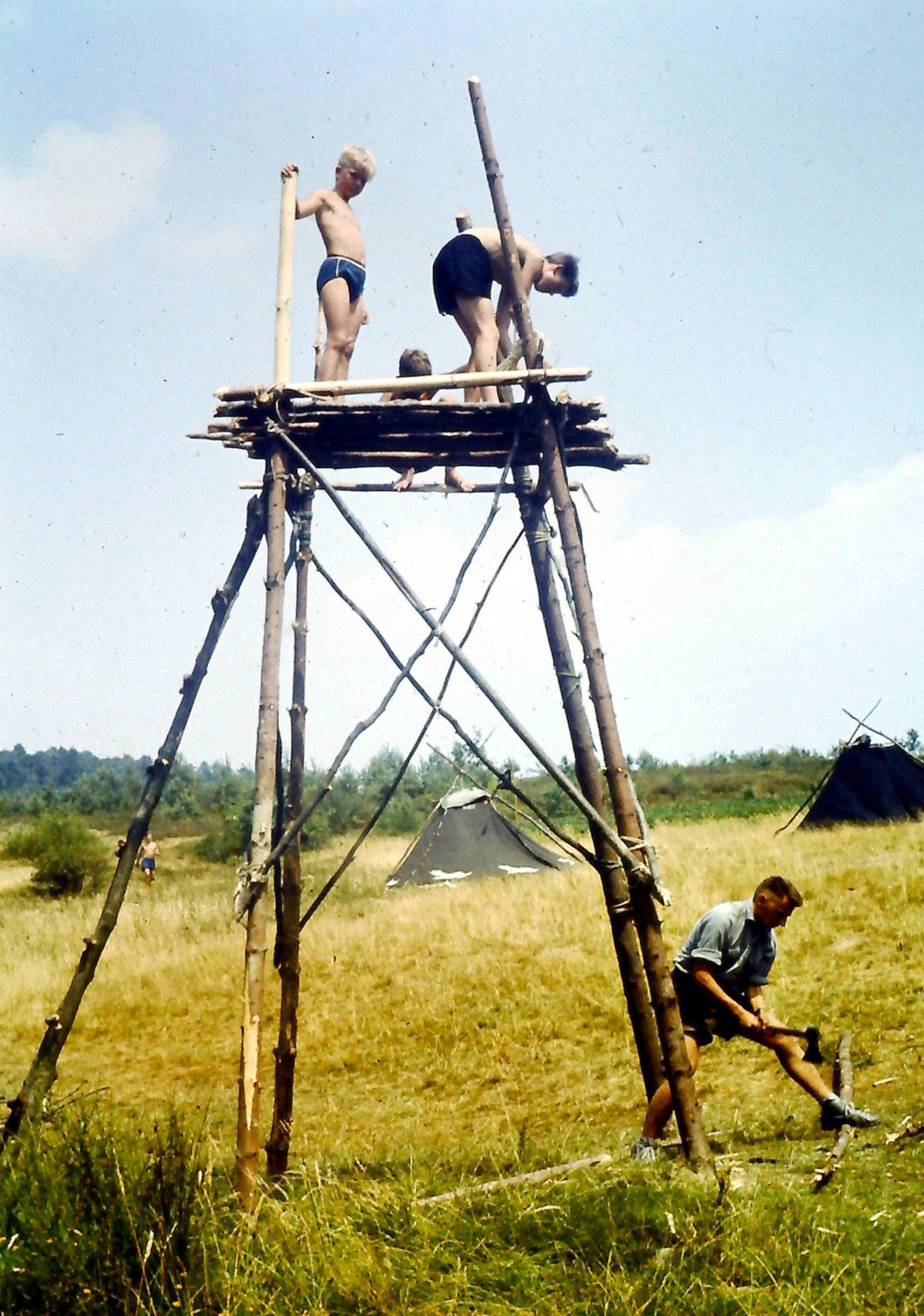 Ein Lagerturm wird gebaut