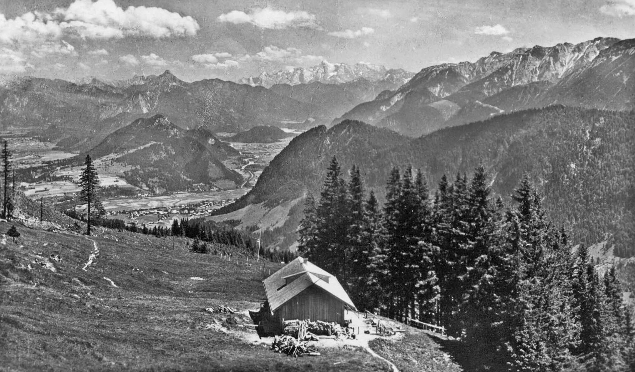 Dinser Hütte, Blick zur Zugspitze